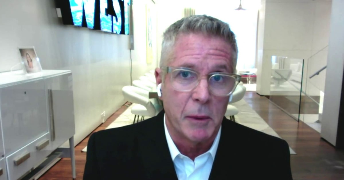 Marketing exec Donny Deutsch would be shocked if there is anything but panic going on in the Trump Org. [Video]