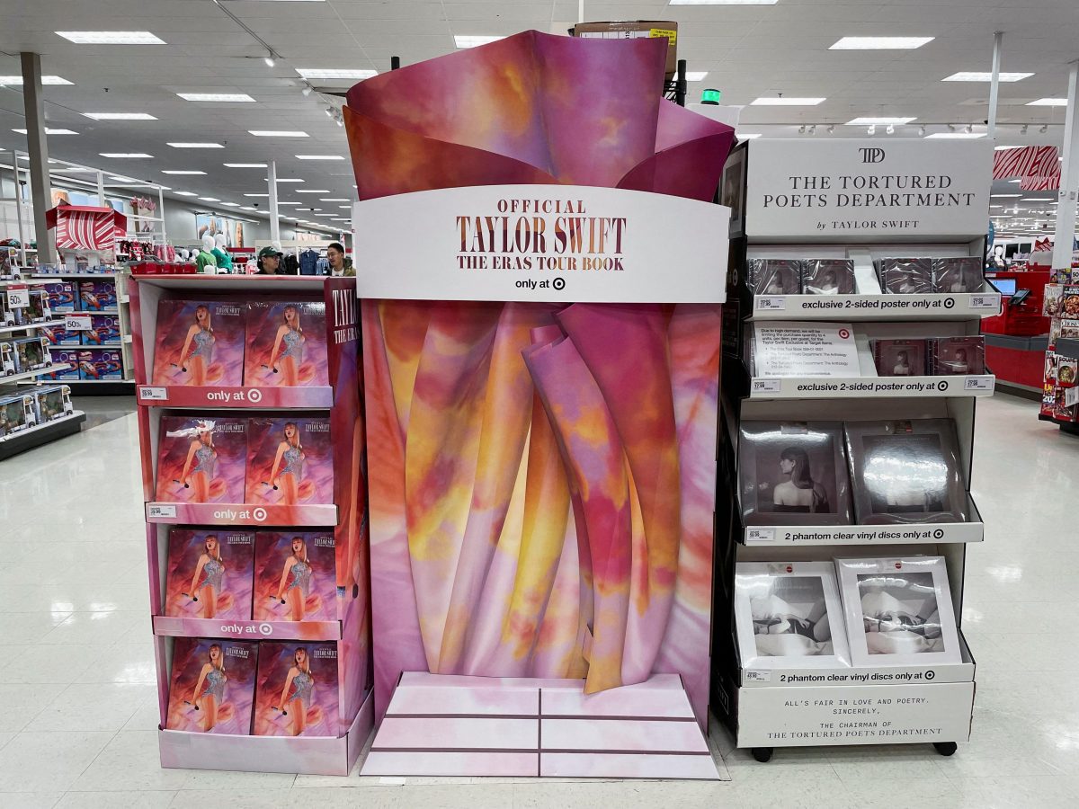 Taylor Swift fans turn out early for book launch at Target [Video]