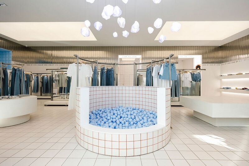 Fashion Retailer Flagship Showrooms : one by one [Video]