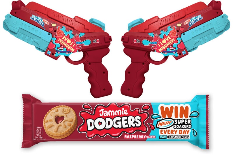 Biscuit-Branded Water Blasters : Jammie Dodgers and NERF [Video]